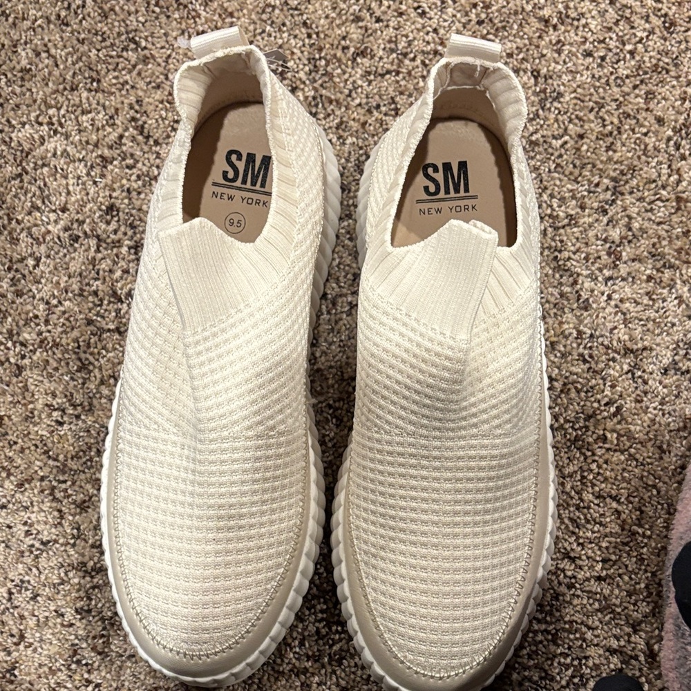 SM New York Women’s Cream Knit Sneakers. NEW